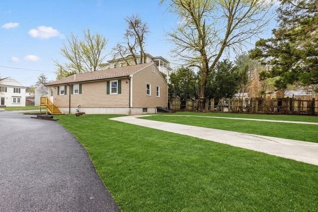 105 Arthur St, Brockton, MA 02302