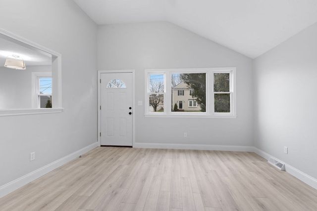 105 Arthur St, Brockton, MA 02302