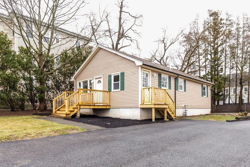 105 Arthur St, Brockton, MA 02302