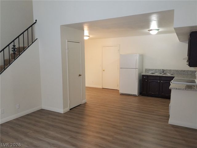 5156 GOLDEN Lane A, Las Vegas, NV 89119
