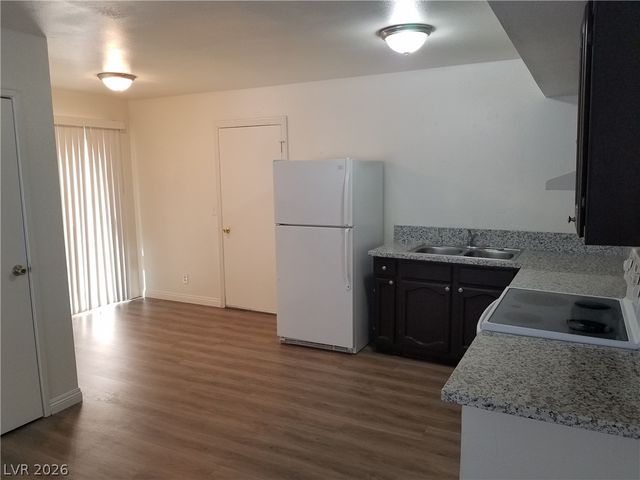 5156 GOLDEN Lane A, Las Vegas, NV 89119