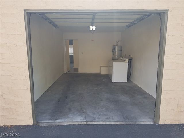 5156 GOLDEN Lane A, Las Vegas, NV 89119