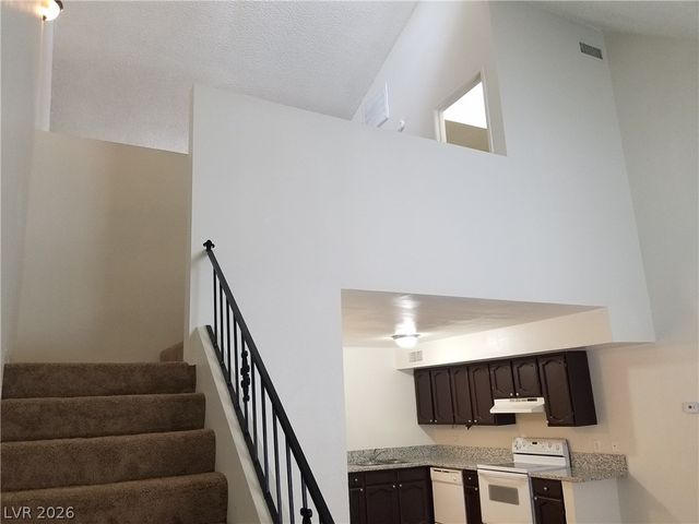 5156 GOLDEN Lane A, Las Vegas, NV 89119