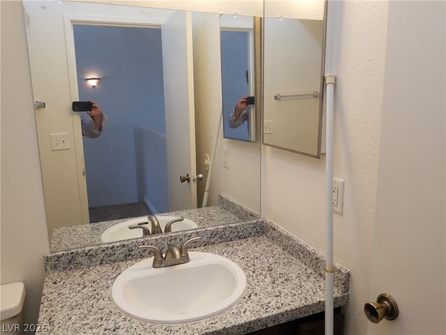 5156 GOLDEN Lane A, Las Vegas, NV 89119