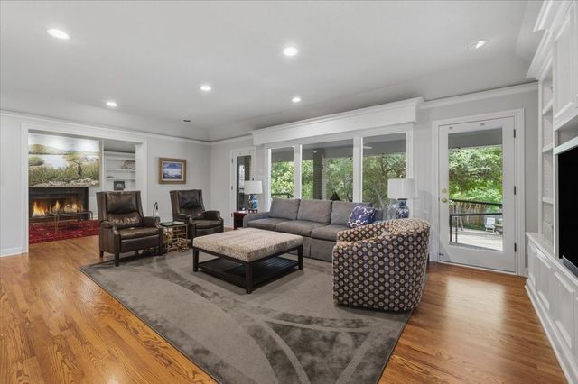 2209 Canterbury Drive, Westover Hills, TX 76107