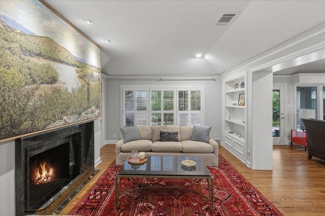 2209 Canterbury Drive, Westover Hills, TX 76107
