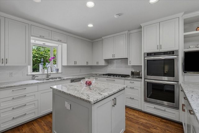 2209 Canterbury Drive, Westover Hills, TX 76107