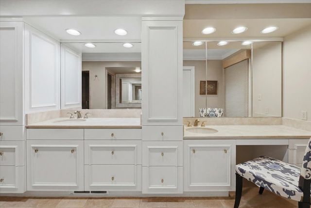 2209 Canterbury Drive, Westover Hills, TX 76107