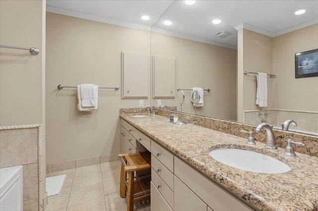 2209 Canterbury Drive, Westover Hills, TX 76107