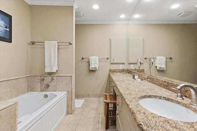 2209 Canterbury Drive, Westover Hills, TX 76107