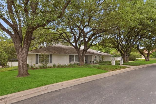 2209 Canterbury Drive, Westover Hills, TX 76107