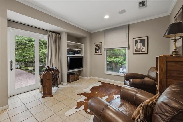 2209 Canterbury Drive, Westover Hills, TX 76107