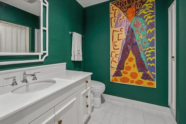 2209 Canterbury Drive, Westover Hills, TX 76107