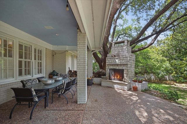2209 Canterbury Drive, Westover Hills, TX 76107