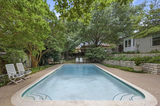 2209 Canterbury Drive, Westover Hills, TX 76107