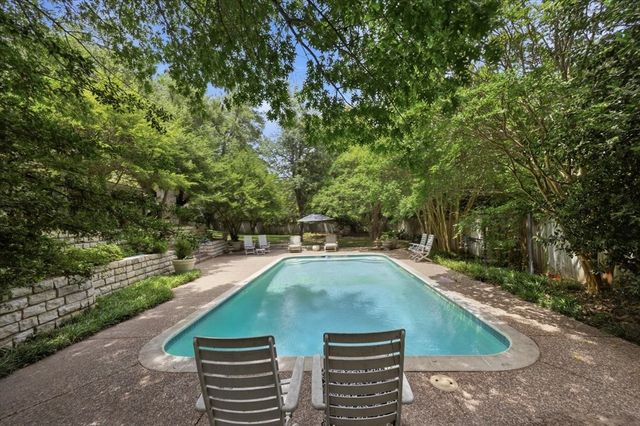 2209 Canterbury Drive, Westover Hills, TX 76107