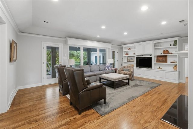 2209 Canterbury Drive, Westover Hills, TX 76107