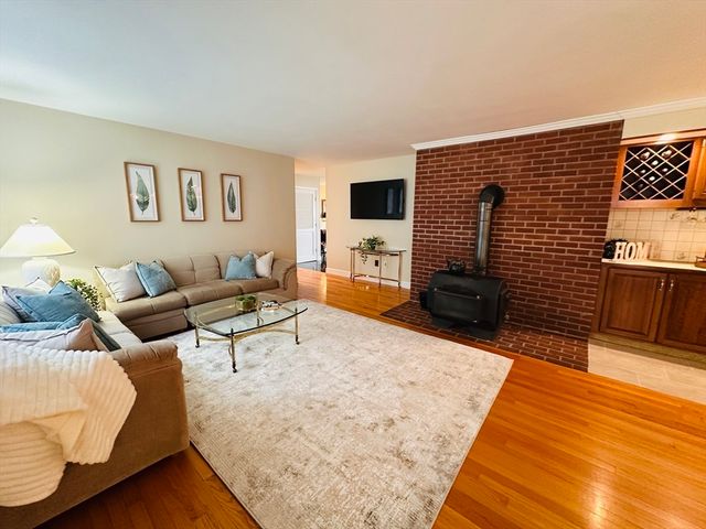 1107 Jackson Rd, Hardwick, MA 01037