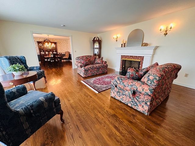 1107 Jackson Rd, Hardwick, MA 01037