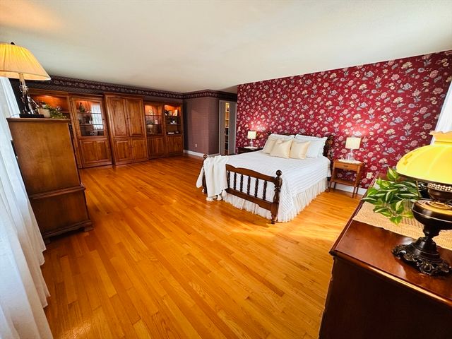 1107 Jackson Rd, Hardwick, MA 01037