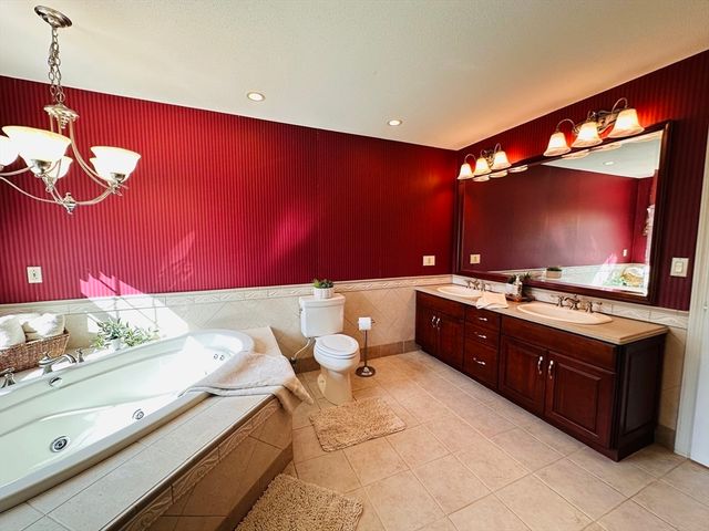 1107 Jackson Rd, Hardwick, MA 01037