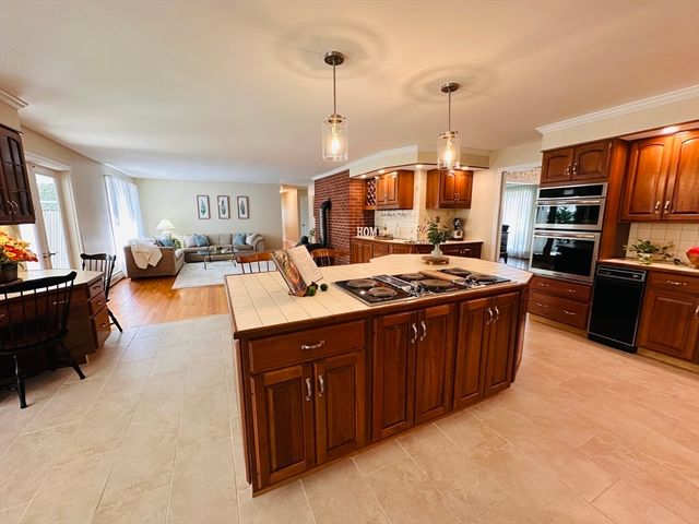 1107 Jackson Rd, Hardwick, MA 01037