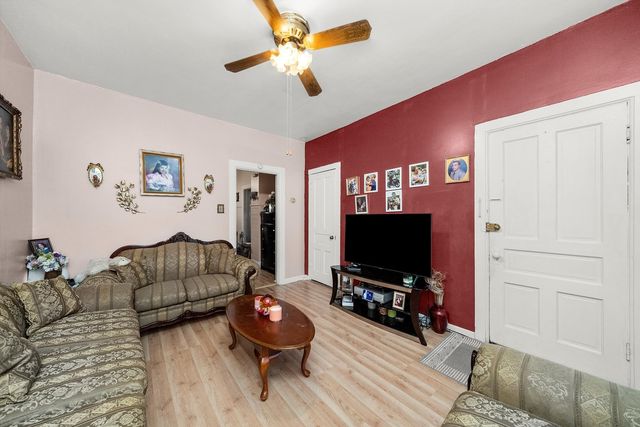 2662 N Ashland Avenue, Chicago, IL 60614