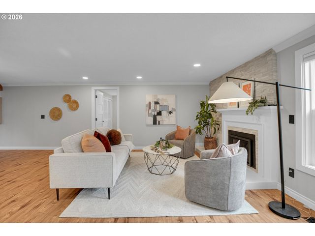 14890 Sw VILLAGE Ln, Beaverton, OR 97007