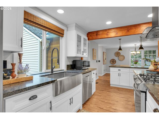 14890 Sw VILLAGE Ln, Beaverton, OR 97007