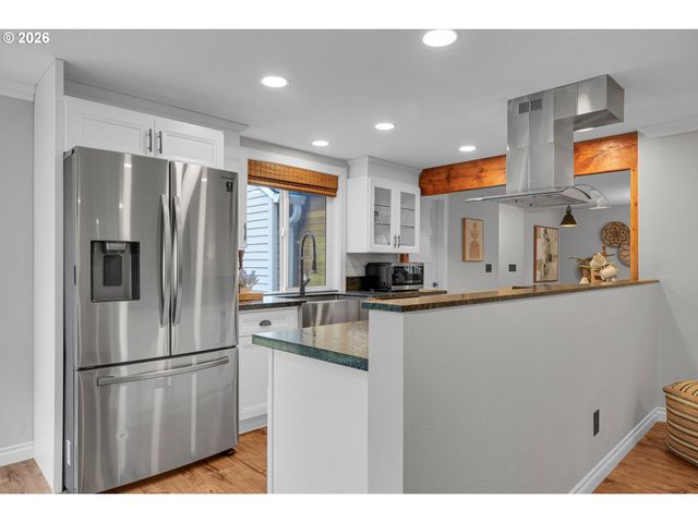 14890 Sw VILLAGE Ln, Beaverton, OR 97007