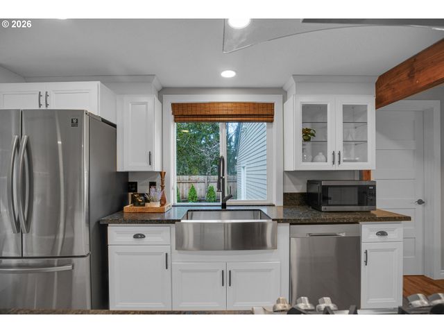 14890 Sw VILLAGE Ln, Beaverton, OR 97007