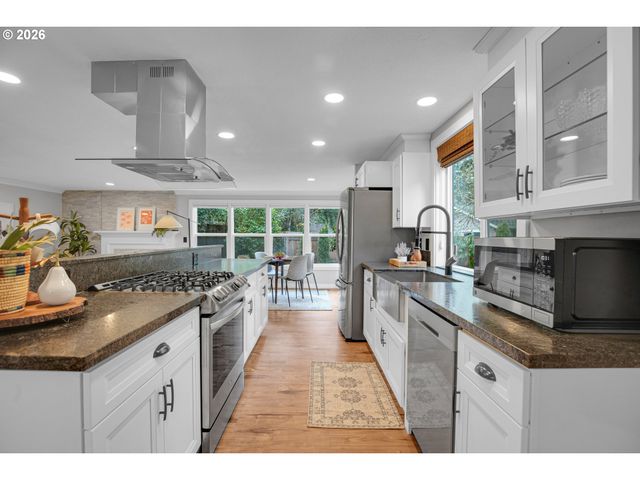 14890 Sw VILLAGE Ln, Beaverton, OR 97007