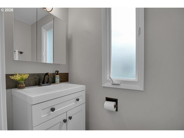 14890 Sw VILLAGE Ln, Beaverton, OR 97007