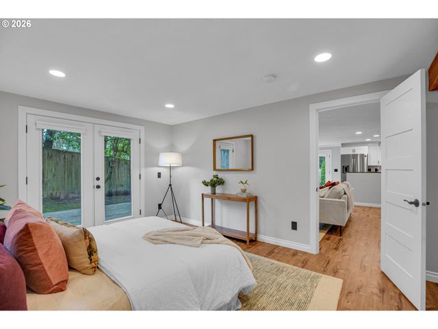 14890 Sw VILLAGE Ln, Beaverton, OR 97007