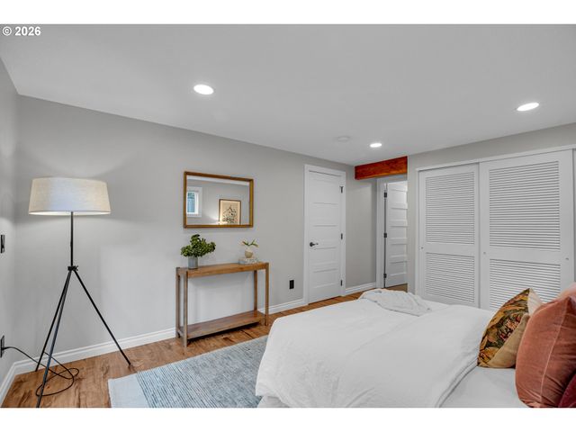 14890 Sw VILLAGE Ln, Beaverton, OR 97007