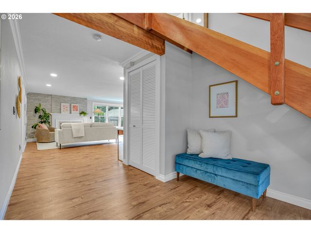 14890 Sw VILLAGE Ln, Beaverton, OR 97007