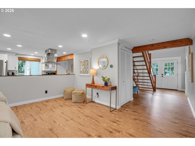 14890 Sw VILLAGE Ln, Beaverton, OR 97007