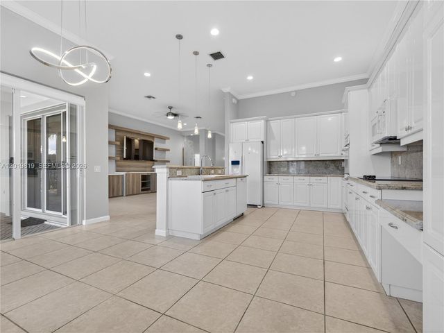2288 Quail Roost Dr, Weston, FL 33327