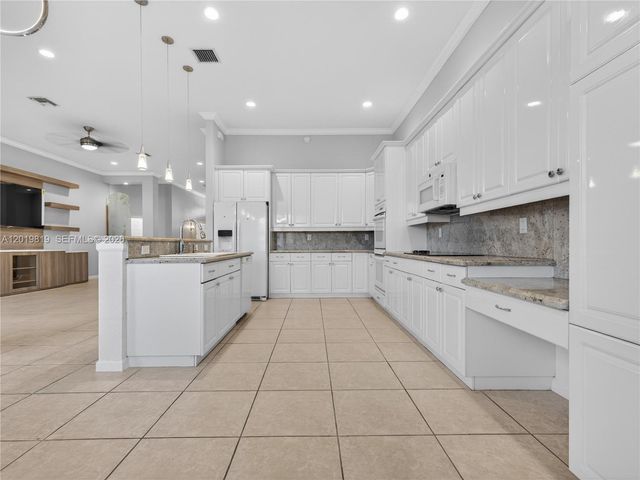 2288 Quail Roost Dr, Weston, FL 33327