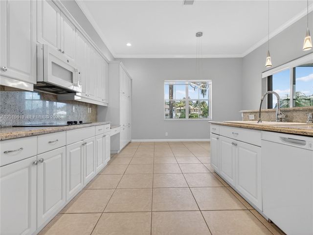 2288 Quail Roost Dr, Weston, FL 33327