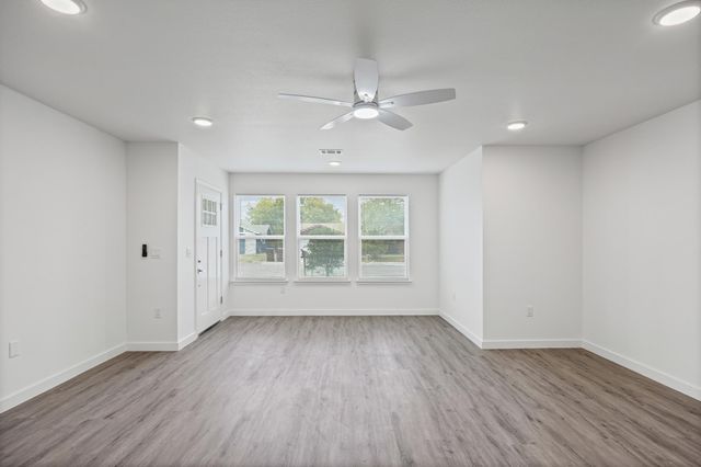 1100 Monte Vista DR, Lockhart, TX 78644