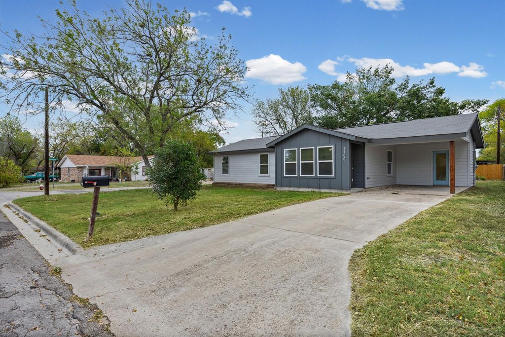1100 Monte Vista DR, Lockhart, TX 78644