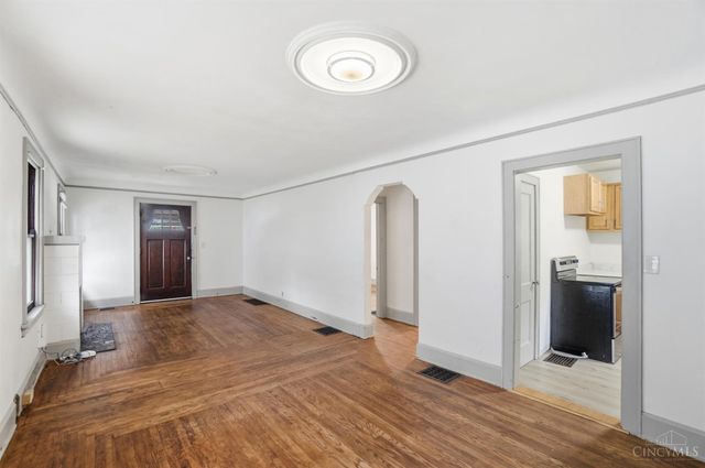 6644 Murray Avenue, Cincinnati, OH 45227