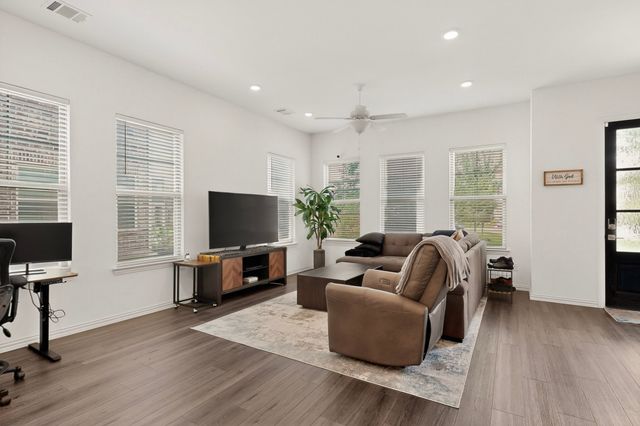 7539 Edgeware Road, Dallas, TX 75228