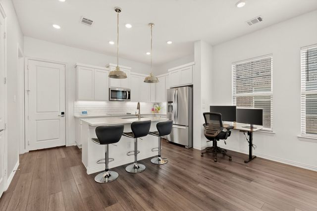 7539 Edgeware Road, Dallas, TX 75228