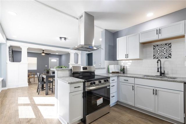 3715 College Avenue, Kansas City, MO 64128