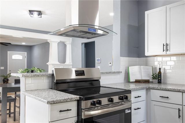 3715 College Avenue, Kansas City, MO 64128