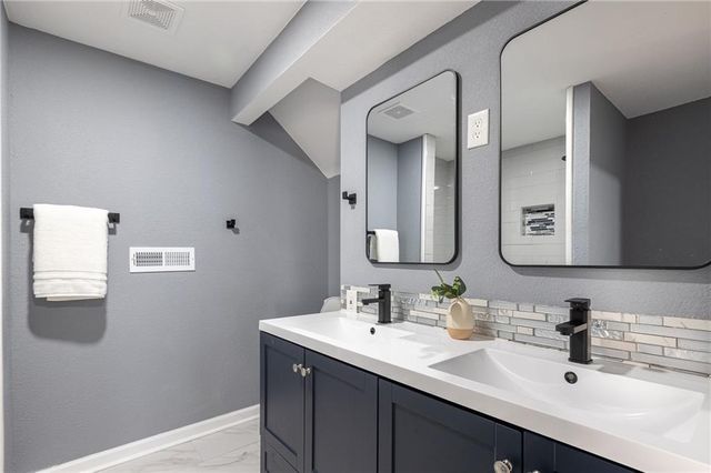 3715 College Avenue, Kansas City, MO 64128