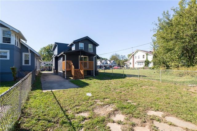 3715 College Avenue, Kansas City, MO 64128