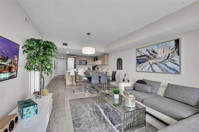 16385 Biscayne Blvd 1020, North Miami Beach, FL 33160